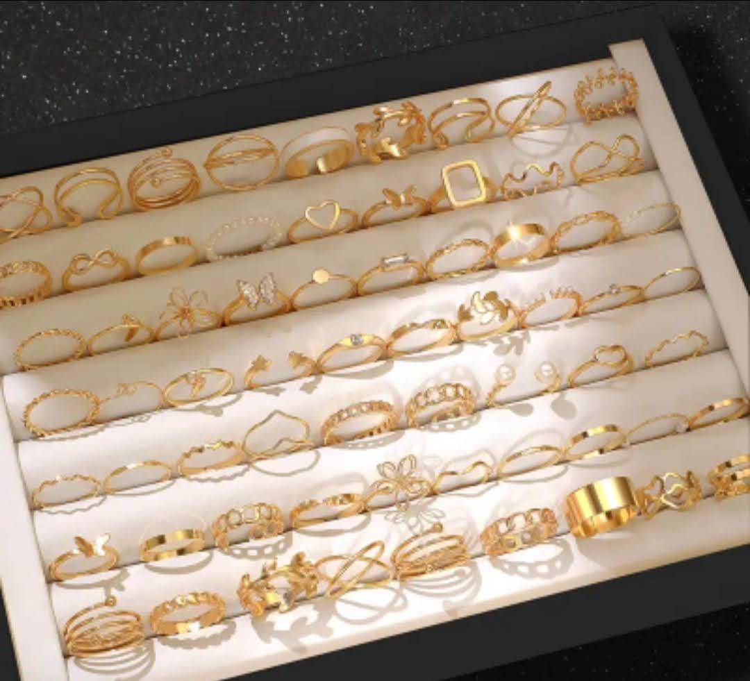 Anillos dorados elegantes 